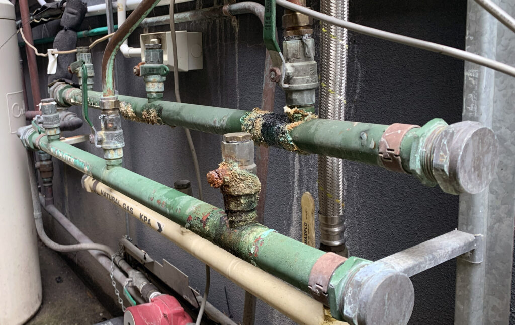 Dead legs in a water manifold